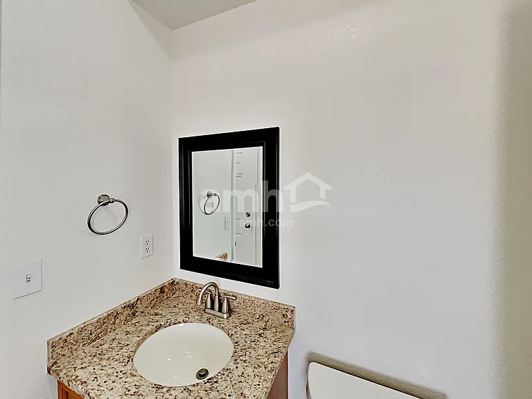2542 S Genoa St — Photo 14