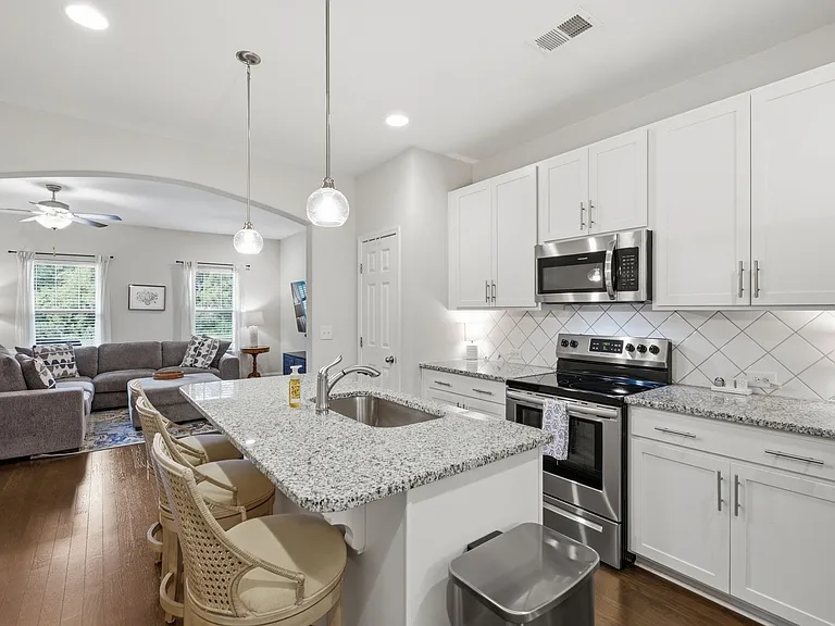 257 Claremont Ct — Photo 11