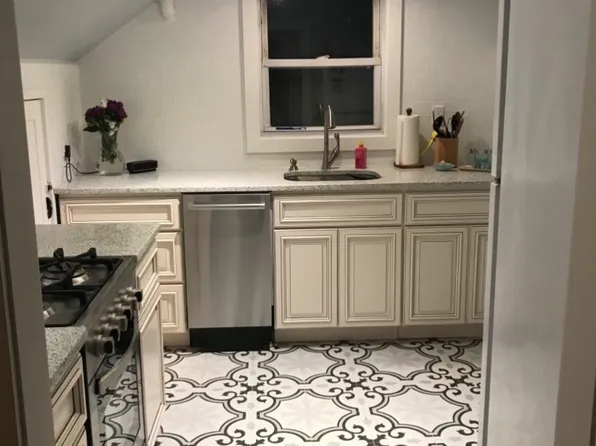 20968 45th Dr Floor 3, Bayside, NY 11361