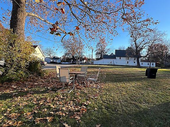 5th image of 603 W Calhoun St