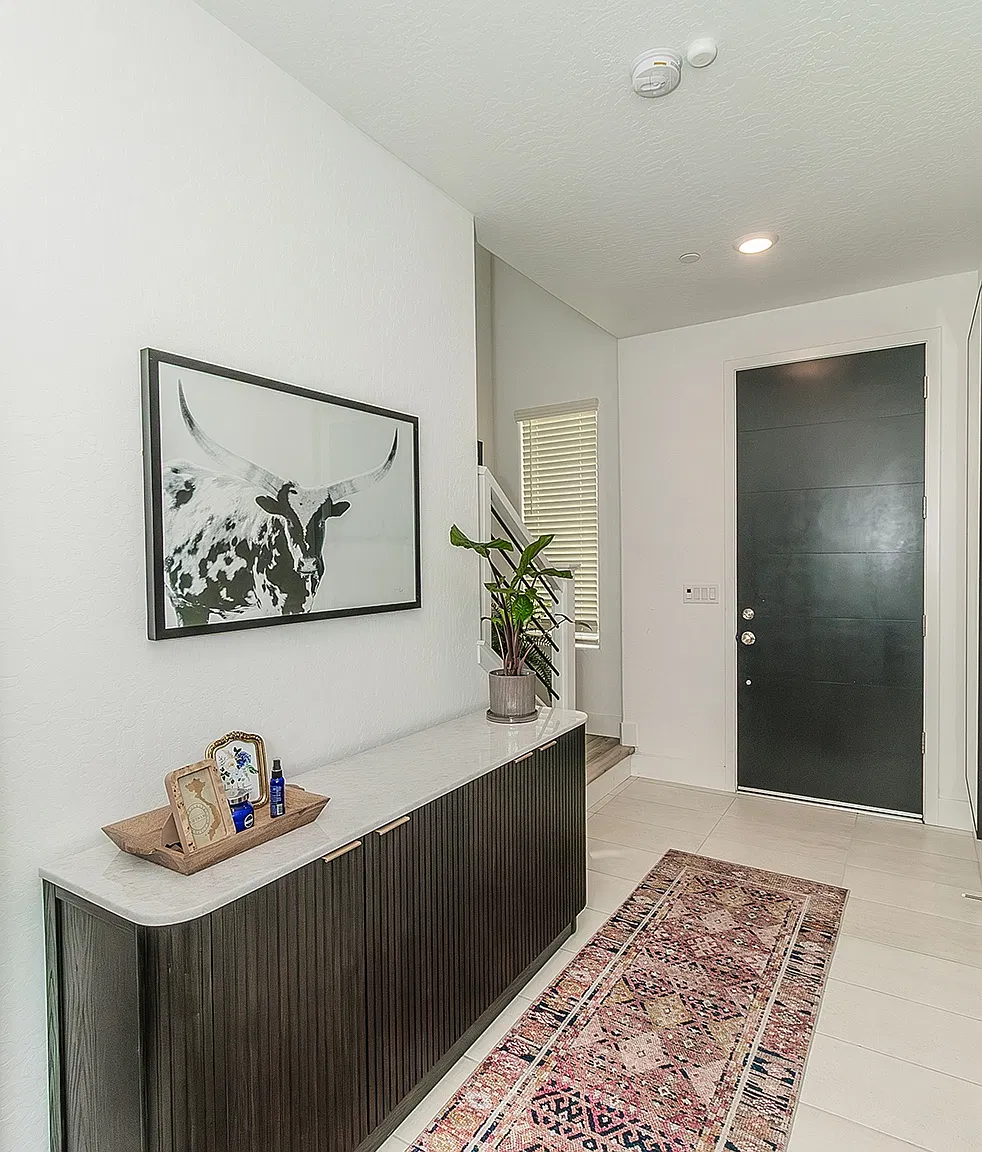 2887 E Tamarind Dr — Photo 3