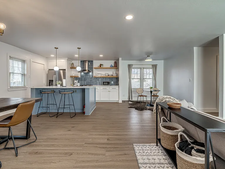 1111 W Comanche St — Photo 31