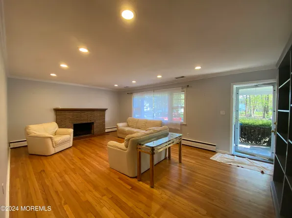 311 Roosevelt Ave, Oakhurst, NJ 07755