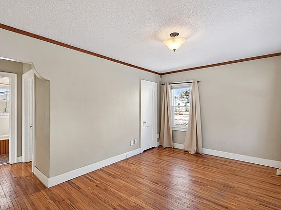 4th image of 2069 Manitou Ave