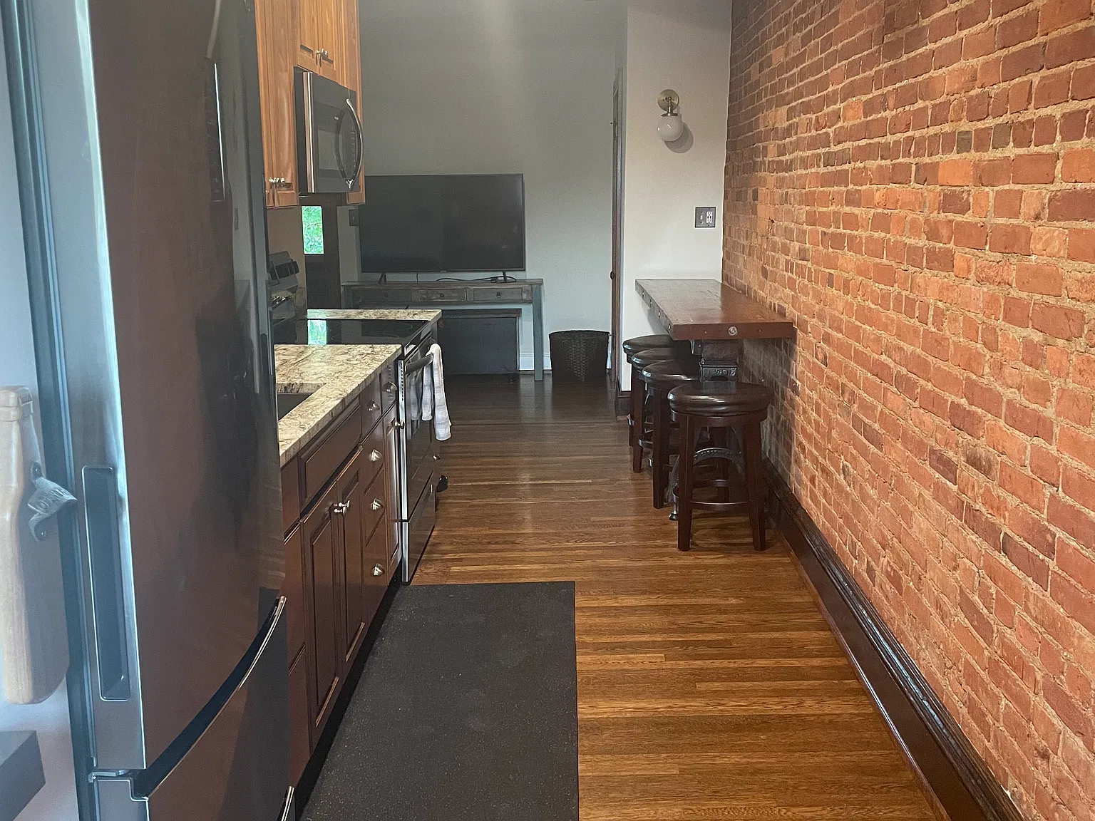 623 W Chestnut St — Photo 4
