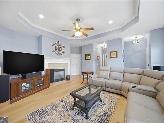 3rd image of 119 Villa Park Cir