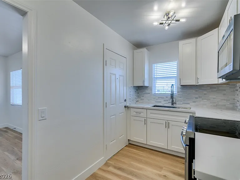 1116 S Casino Center Blvd #2 — Photo 23