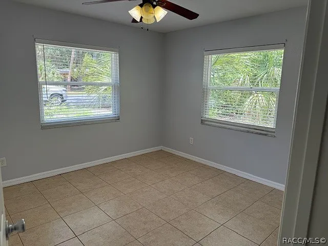 410 NE 11th St — Photo 11