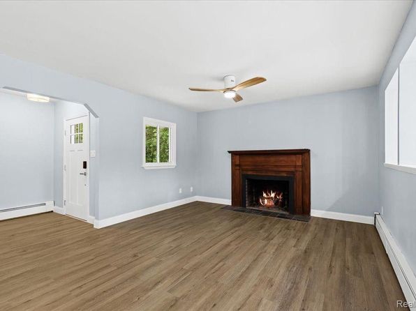 345 S Houghton St, Milford, MI 48381