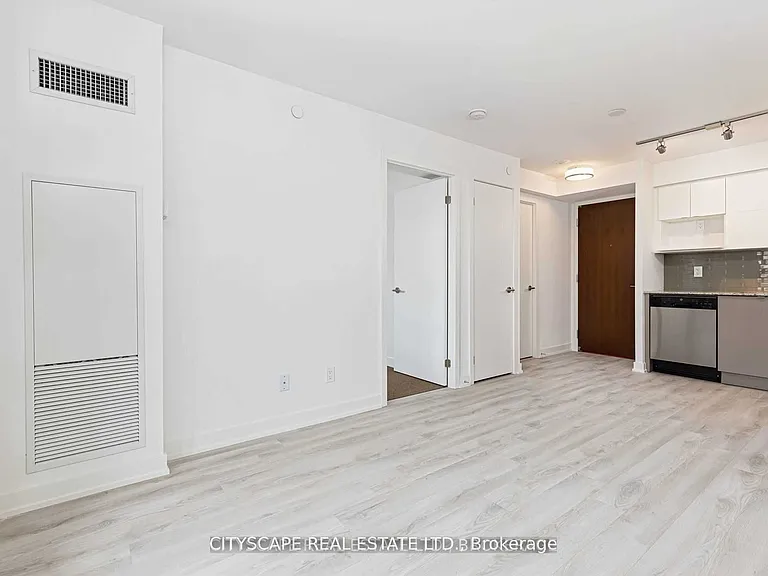 120 Varna Dr #425 — Photo 6