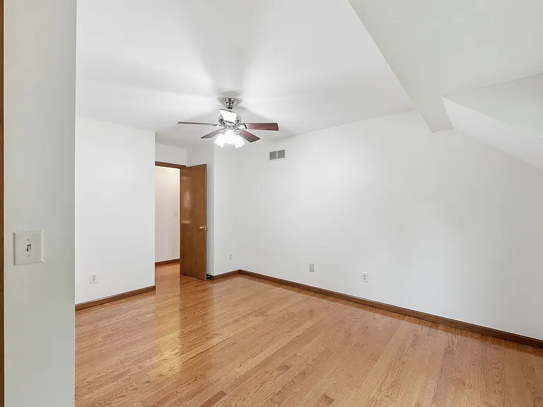 7666 Windwood Dr — Photo 23