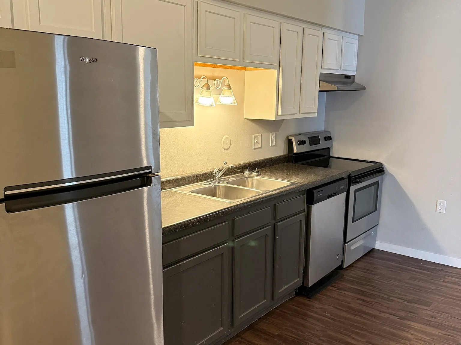 5 bed, $3,065 — Photo 2