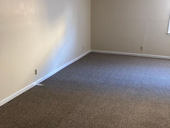 4th image of 905 Crosshill Dr APT 2