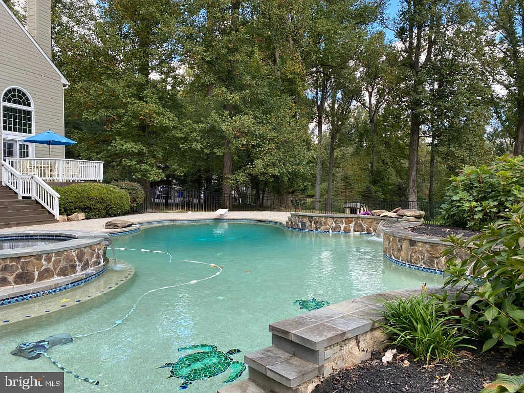 2930 Summer Hill Dr photo 1