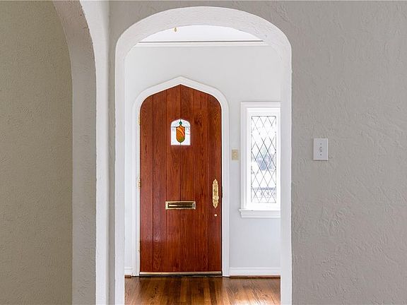 5th image of 4544 S Versailles Ave