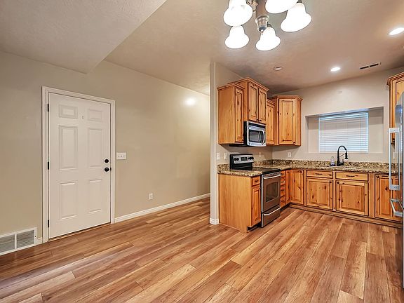 5th image of 2409 W Adelaide Dr