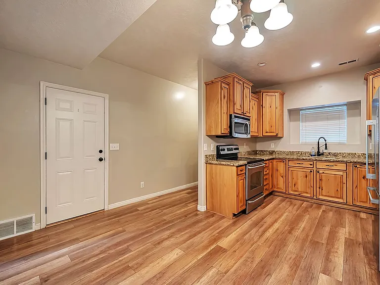 2409 W Adelaide Dr — Photo 5