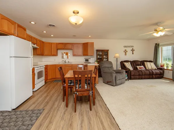 409 Garfield St APT G, Gladbrook, IA 50635