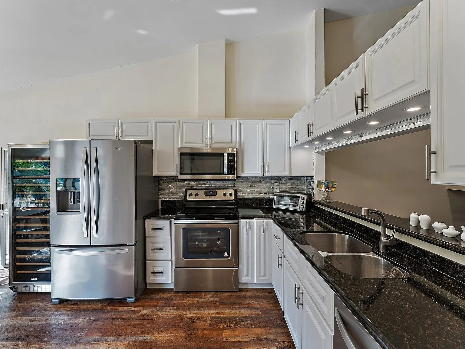 2 bed, 2.0 bath, 1211 sqft, $2,750 — Photo 3