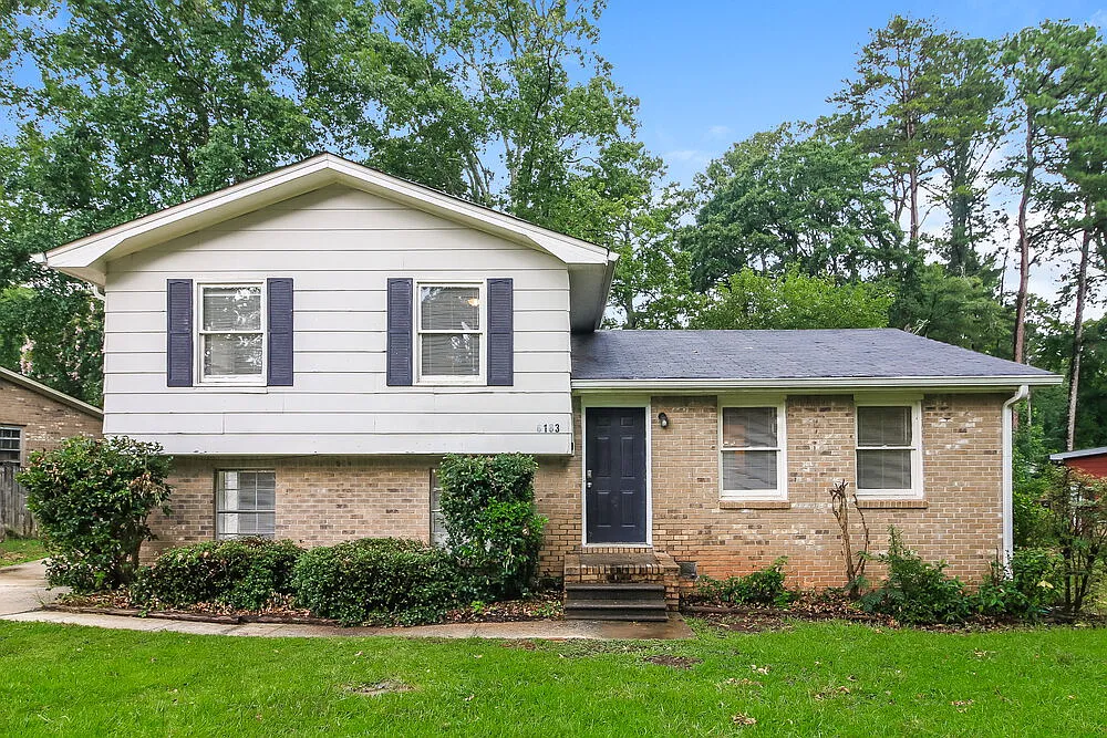 3 bed, 2.0 bath, 1660 sqft, $1,705 — Photo 1