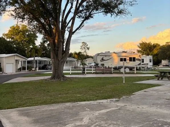 33 Beachfront Ln, Lake Placid, FL 33852