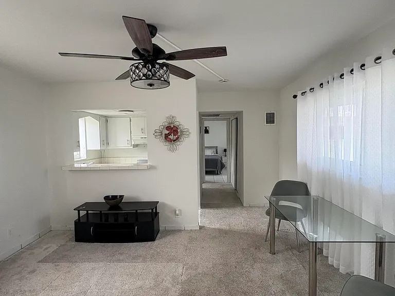 811 SE 16th St #102 — Photo 3
