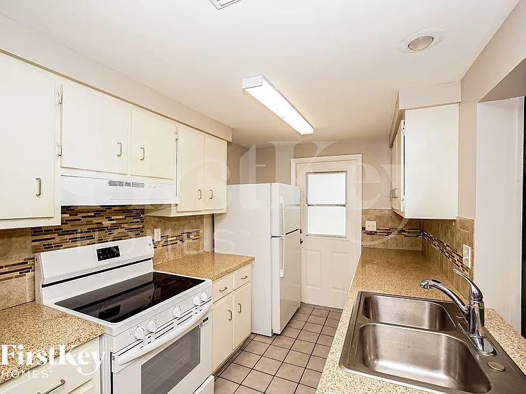 18336 Twilite Ave — Photo 8