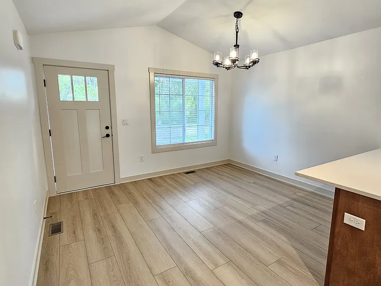 210 E Broadway St — Photo 3