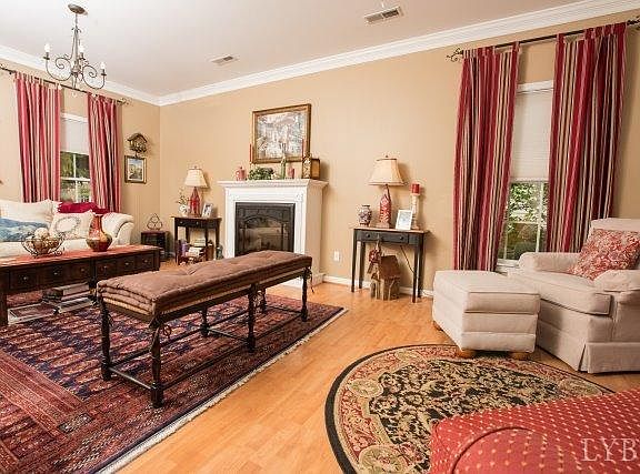 4th image of 211 Duncraig Dr