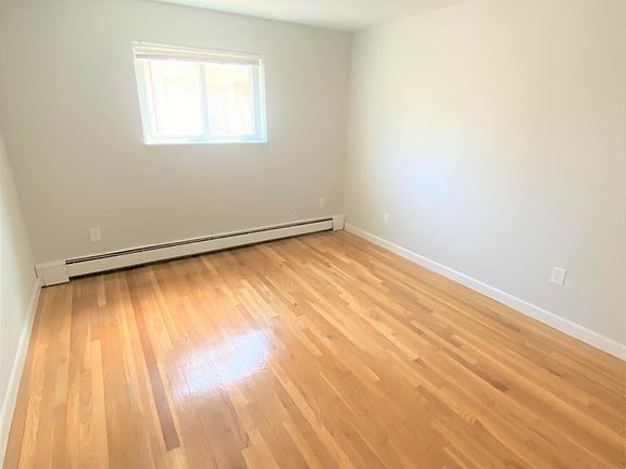 3rd image of 7 Holmes St #2A
