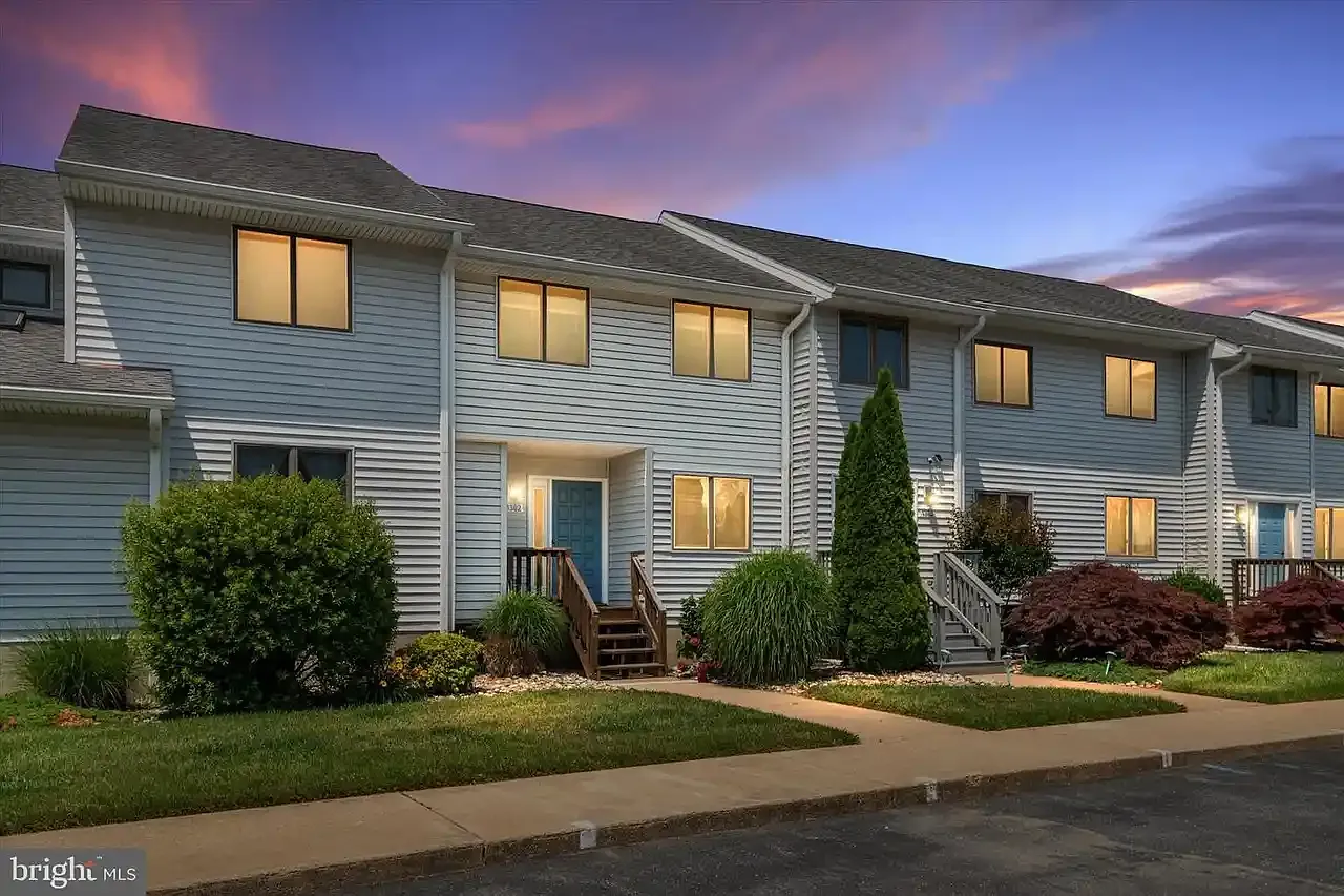 2 bed, 2.5 bath, 1161 sqft, $3,000 — Photo 1