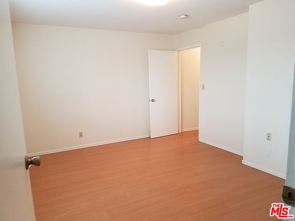 3rd image of 318 N Hobart Blvd APT 4