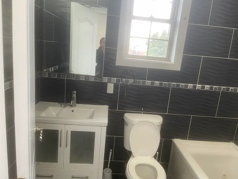 1 Montrose Ave #2 — Photo 17