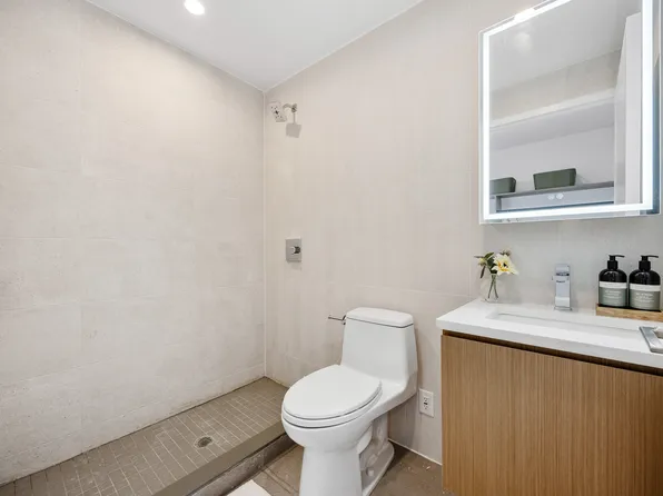 2286 Cropsey Avenue image 4 of 27