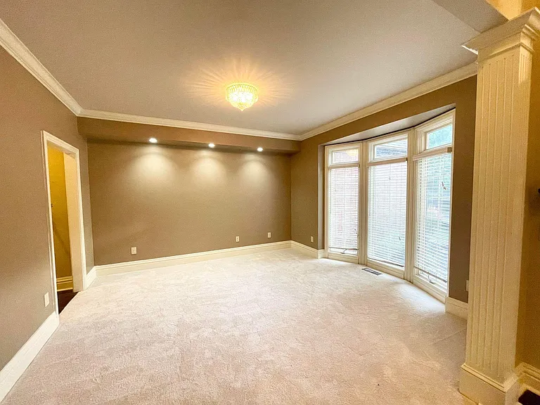8034 Balmoral Ct — Photo 32