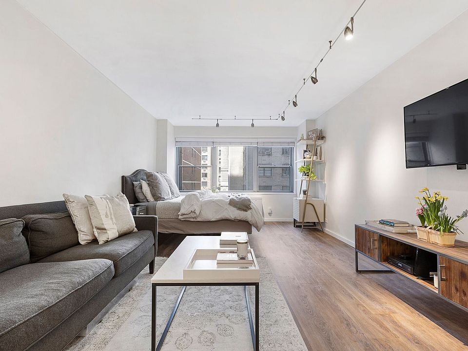1st image of 3 W 14th St #724