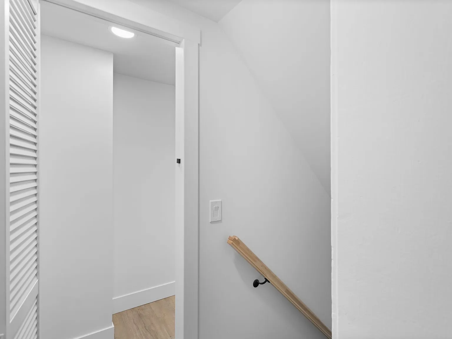2 bed, 1100 sqft, $3,700 — Photo 2