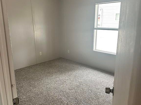 5th image of 930 E 11th Street