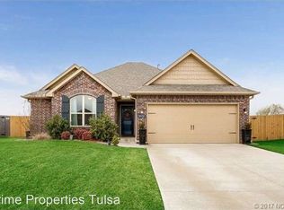 312 S 48th St, Broken Arrow, OK 74014