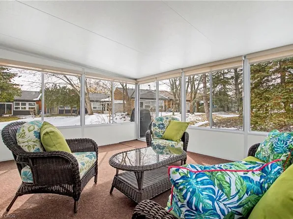 11 Whelans Way, Hamilton, ON L9B 1T8