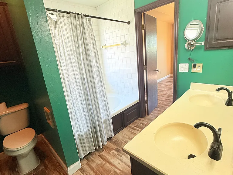 1801 Brittany Ln — Photo 27