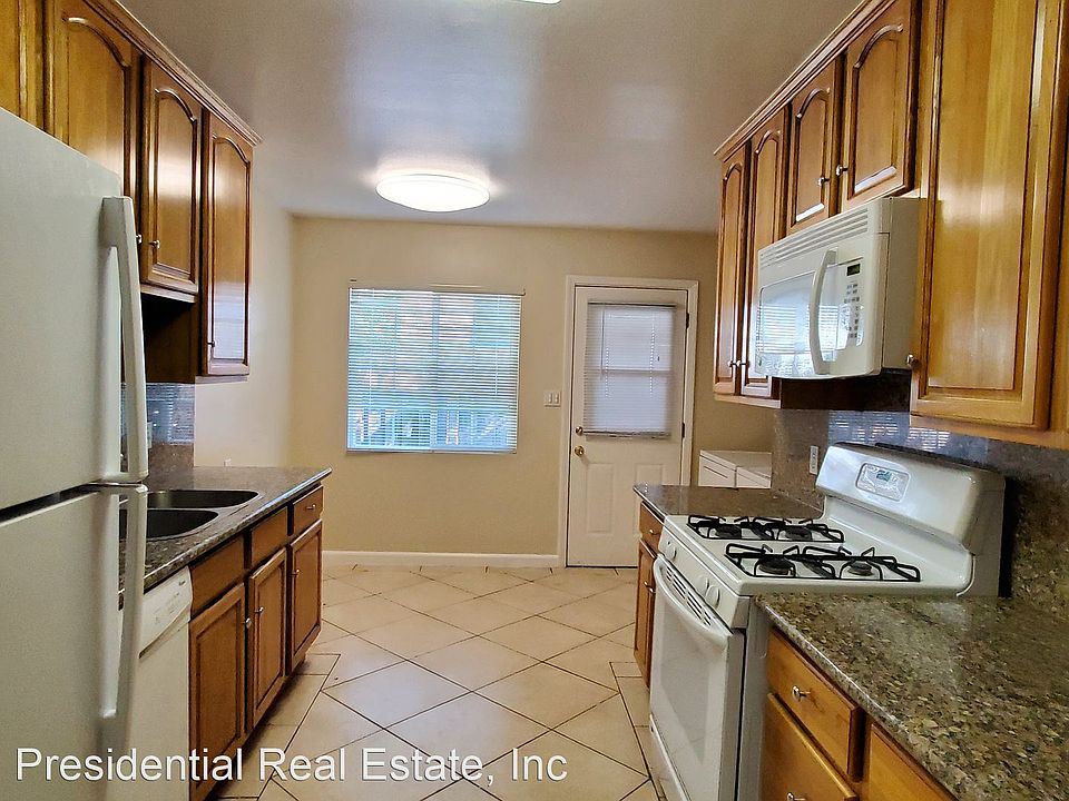 1st image of 689 N 11th St