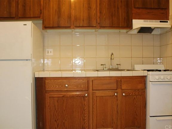 5th image of 4907 Beverly Blvd APT 14