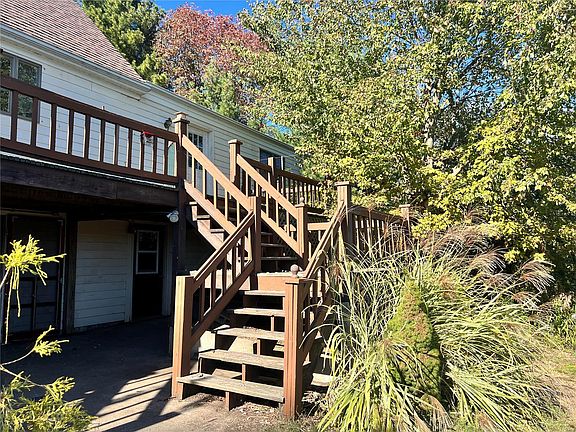 3rd image of 16795 Poplar Ln
