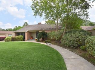 12334 Meadow Lake Dr, Houston, TX 77077