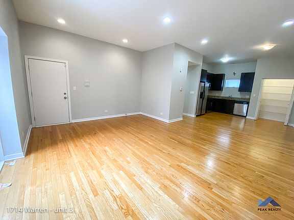 3rd image of 38 N Paulina St #44-3N