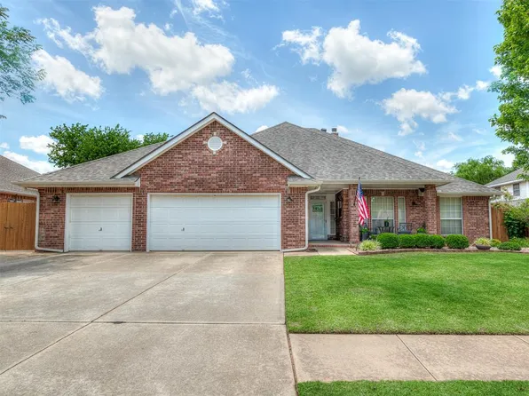 204 Castle Rock Rd, Yukon, OK 73099
