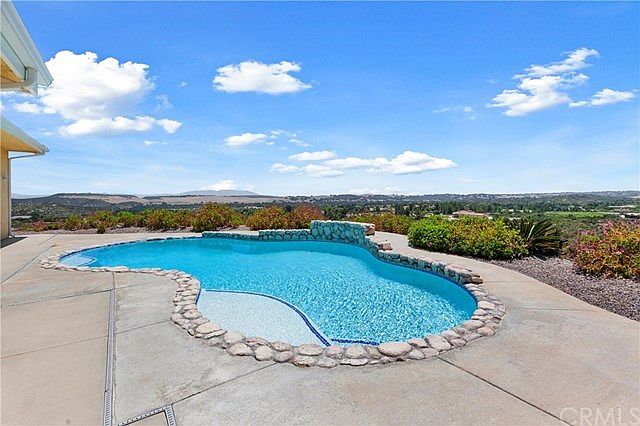 1st image of 35160 Avenida La Cresta