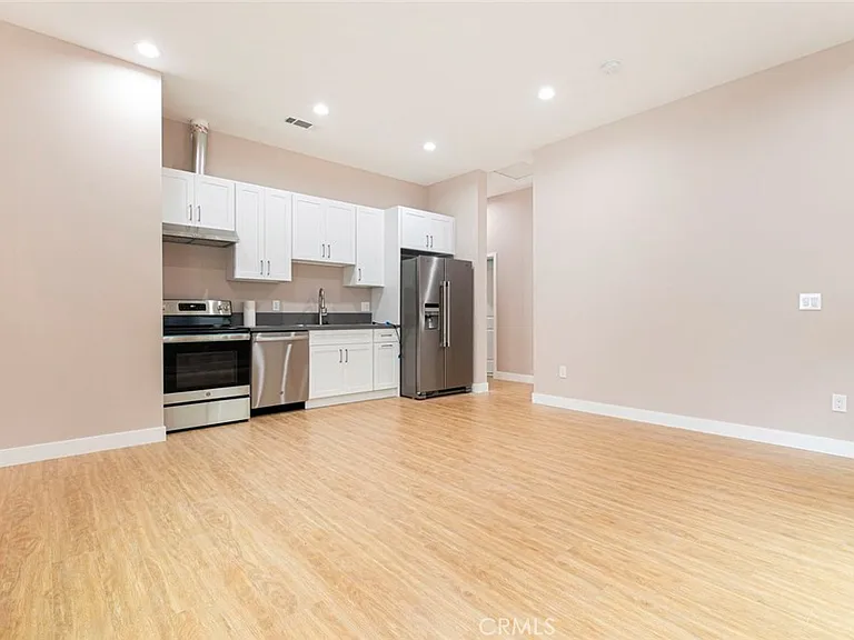 741 E Doran St #B — Photo 5