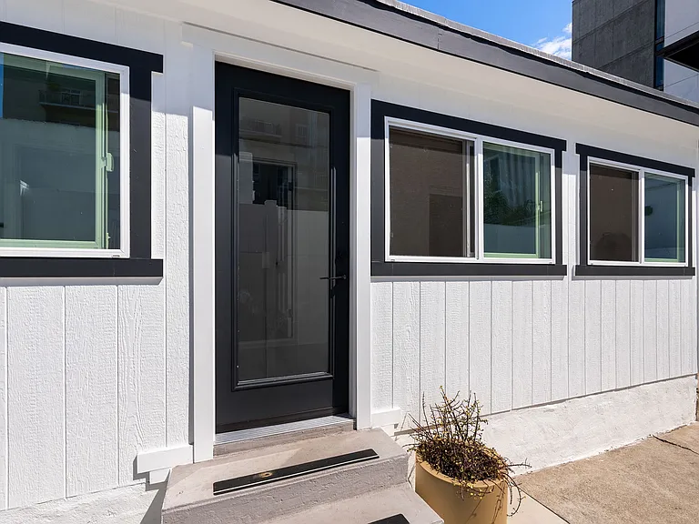 1752 Robinson Ave — Photo 22